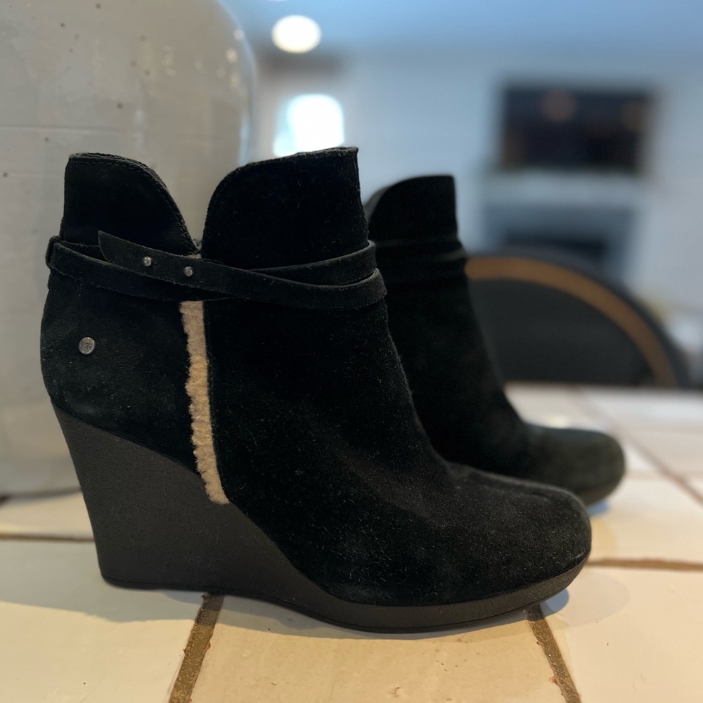 Ugg Australia Black Suede Wedge Booties Size 8
